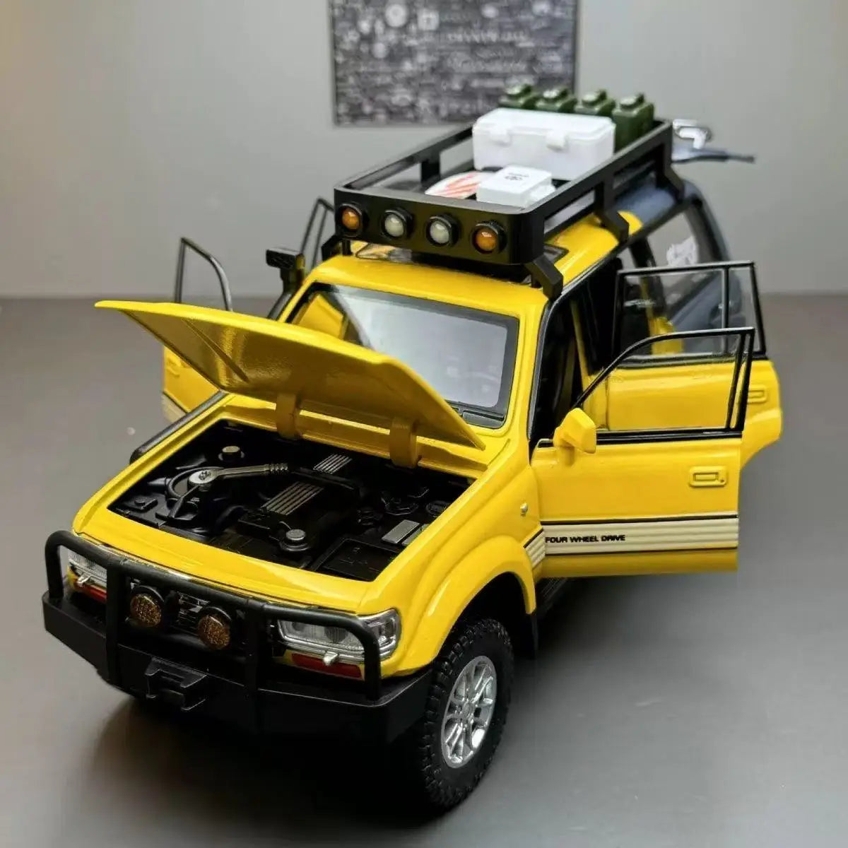 1:24 Toyota Land Cruiser LC80 Collector’s Edition – Adventure Series