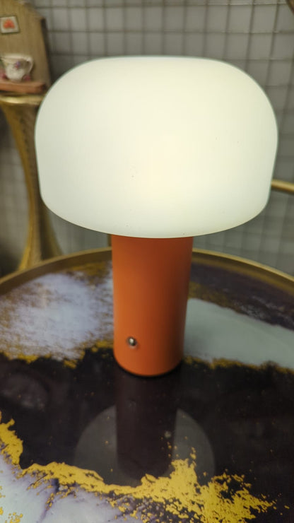 The Orbis Lamp: A Fusion of Minimalist Design and Atmospheric Warmth