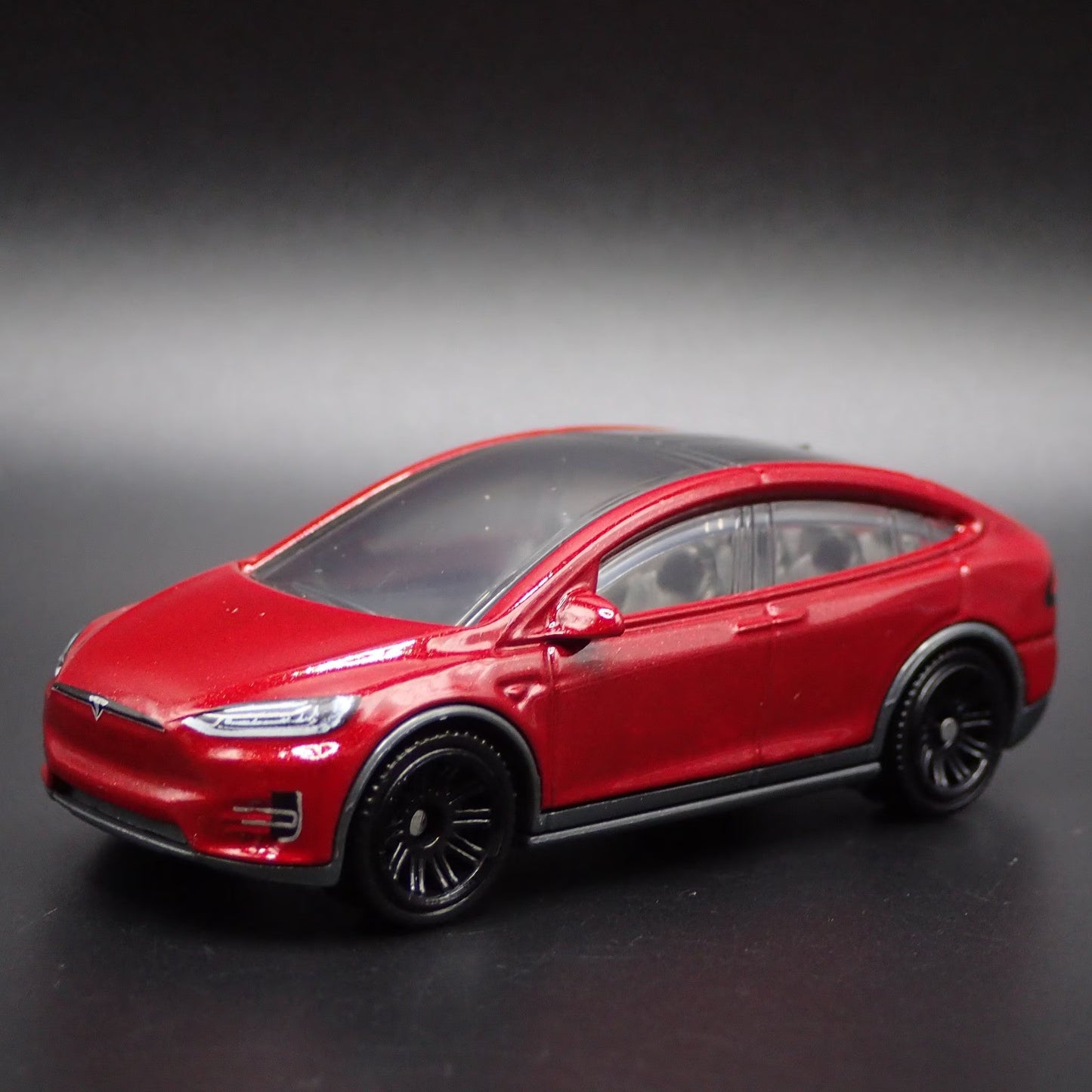 1:24 Scale Die-Cast Alloy SUV Model Car – Premium Metal Collectible with Openable Doors