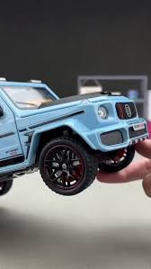 Premium Edition Off-Road SUV Collector’s Model – Showroom-Grade Metal Display Base & Precision Detailing