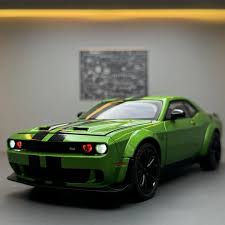 Dodge Challenger SRT Die-Cast Model Car – 1:24 Scale Green Muscle Car with Racing Stripes