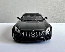 Mercedes-AMG GT Black Series 1:18 Die-Cast Model Car – Red & Black Variants
