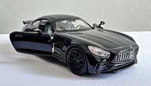 Mercedes-AMG GT Black Series 1:18 Die-Cast Model Car – Red & Black Variants