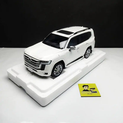 Premium 1:18 Toyota LC300 Alloy Model – Die-Cast Collectible with Working Lights, Sound & Pull-Back Action